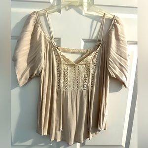 Women’s boho style top. Medium